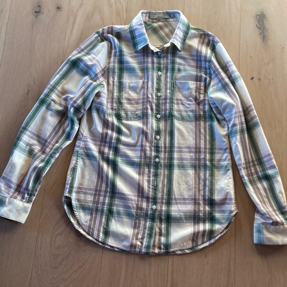 Icebreaker women’s medium wool blend shirt